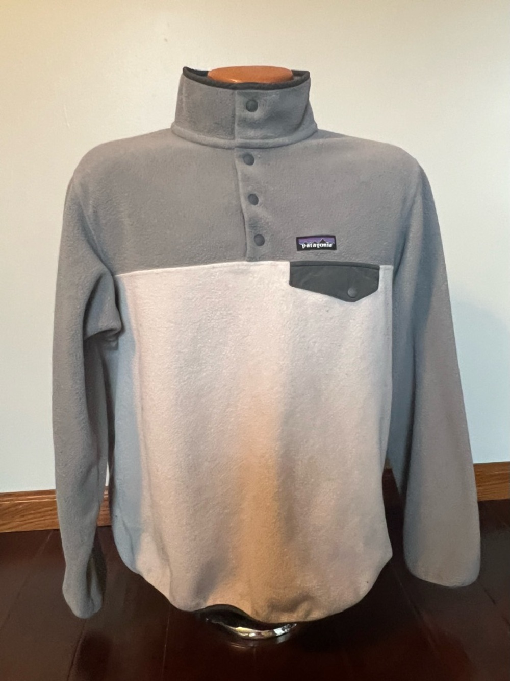 Patagonia Women's Synchilla Quarter Snap-T Fleece Pullover Grey Cream large